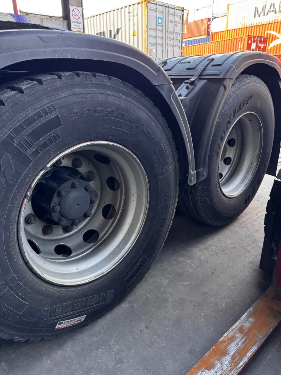 D_NQ_NP_2X_670527-MLB84218323125_042025-F-iveco-hi-hay-6x2-2021