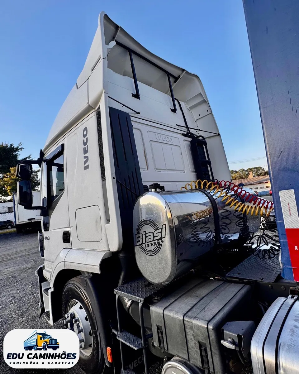 D_NQ_NP_2X_755166-MLB84984126231_052025-F-hi-road-iveco-440-6x2