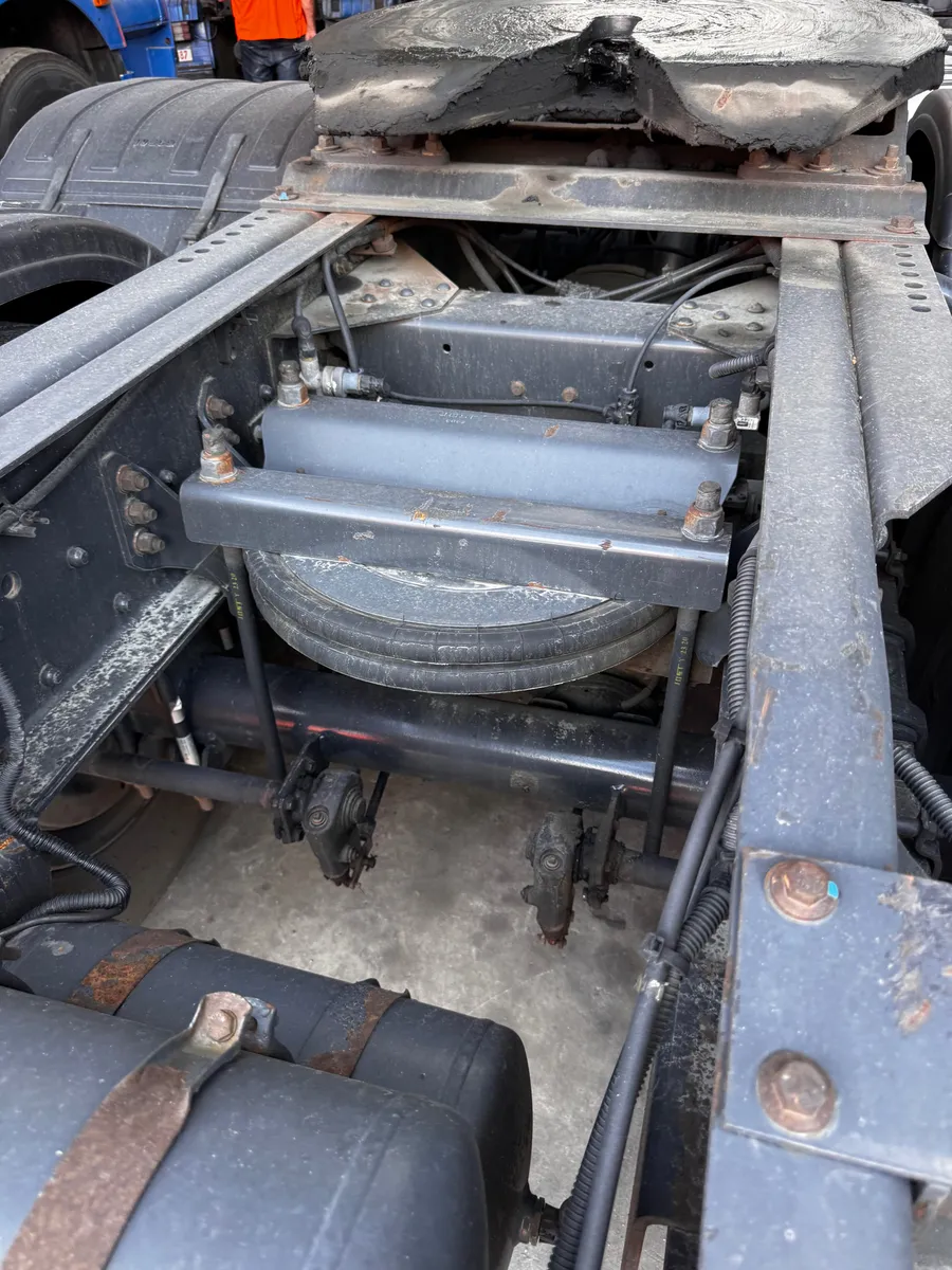 D_NQ_NP_2X_892060-MLB84218323149_042025-F-iveco-hi-hay-6x2-2021