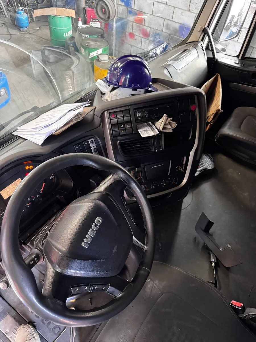 D_NQ_NP_2X_984021-MLB84218352735_042025-F-iveco-hi-hay-6x2-2021